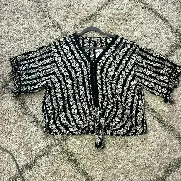 Lola P NWT flowy boho shirt size M (G105) - Picture 7 of 8